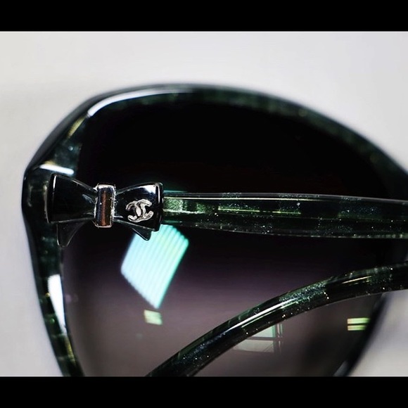 Stylish Coco CHANEL Green sunglasses with case main image 5